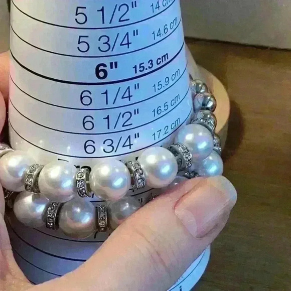 Vintage Stretch Bracelet - white and silver, Glass and Acrylic Beads - Set of 2 - Picture 5 of 5